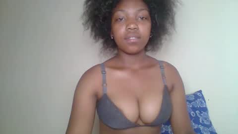 zyraelle_01 online show from April 19, 8:02 am