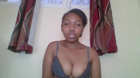 zyraelle_01 online show from April 22, 7:11 am