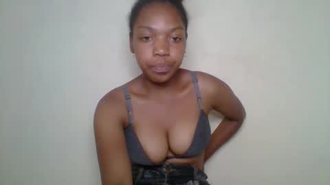 zyraelle_01 online show from May 1, 9:41 pm