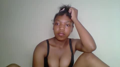 zyraelle_01 online show from May 4, 10:28 pm