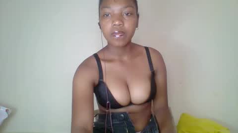 zyraelle_01 online show from May 7, 8:42 am