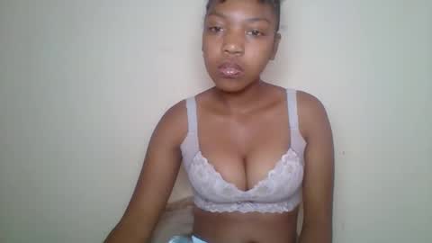 zyraelle_01 online show from May 16, 10:01 am