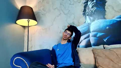 Zyro Nigth online show from December 3, 7:23 pm