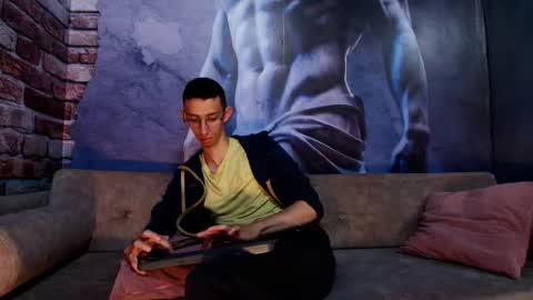 Zyro Nigth online show from December 17, 7:20 pm