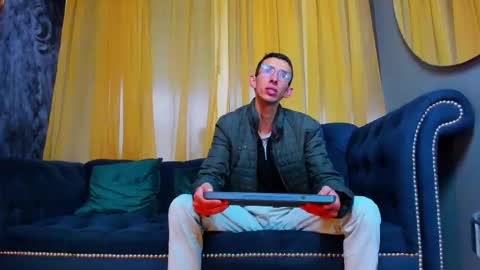 Zyro Nigth online show from January 8, 7:27 pm