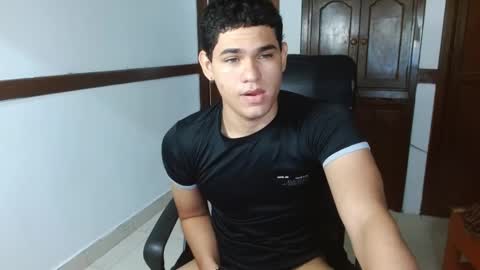 Snapshot of zyrosxk chatting on September 28, 6:52 am antonio felipe online show from September 28, 6:52 am