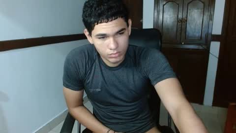 Snapshot of zyrosxk chatting on October 6, 7:50 am antonio felipe online show from October 6, 7:50 am