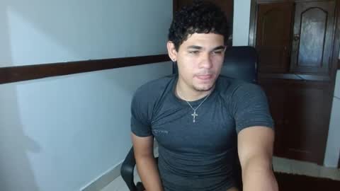 Snapshot of zyrosxk chatting on October 20, 6:36 am antonio felipe online show from October 20, 6:36 am