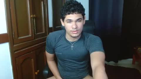 Snapshot of zyrosxk chatting on October 21, 6:14 am antonio felipe online show from October 21, 6:14 am