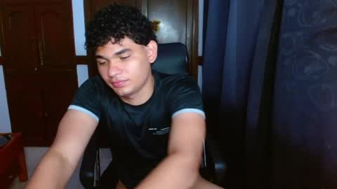 Snapshot of zyrosxk chatting on April 22, 7:00 am antonio felipe online show from April 22, 7:00 am