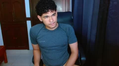 Snapshot of zyrosxk chatting on April 26, 12:36 pm antonio felipe online show from April 26, 12:36 pm