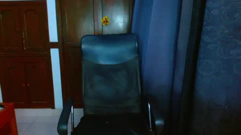 Snapshot of zyrosxk chatting on May 1, 7:13 am antonio felipe online show from May 1, 7:13 am