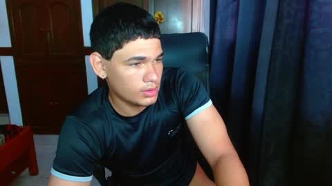 Snapshot of zyrosxk chatting on May 4, 2:13 pm antonio felipe online show from May 4, 2:13 pm