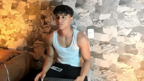 zyzz_1812 online show from April 1, 4:24 am