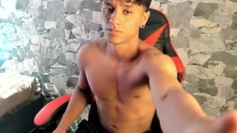 zyzz_1812 online show from May 6, 7:08 pm
