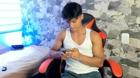 zyzz_1812 online show from May 30, 6:05 pm