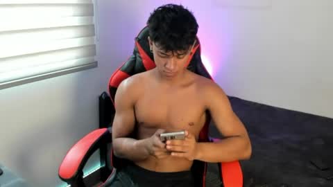 zyzz_1812 online show from June 4, 6:47 pm