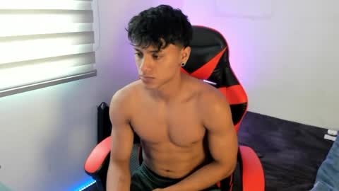 zyzz_1812 online show from June 5, 6:24 pm