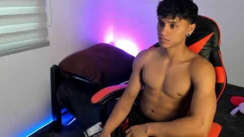 zyzz_1812 online show from June 6, 8:57 pm