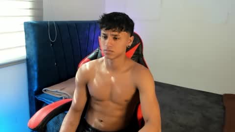 zyzz_1812 online show from June 10, 7:24 pm