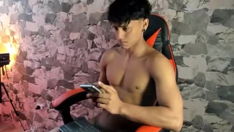 zyzz_1812 online show from July 2, 5:19 pm
