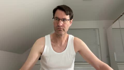 Snapshot of zzz123_cam chatting on April 18, 3:16 pm zzz123_cam online show from April 18, 3:16 pm