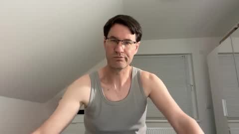 Snapshot of zzz123_cam chatting on April 25, 2:47 pm zzz123_cam online show from April 25, 2:47 pm