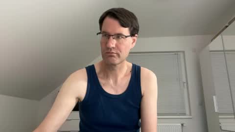 Snapshot of zzz123_cam chatting on May 2, 3:28 pm zzz123_cam online show from May 2, 3:28 pm