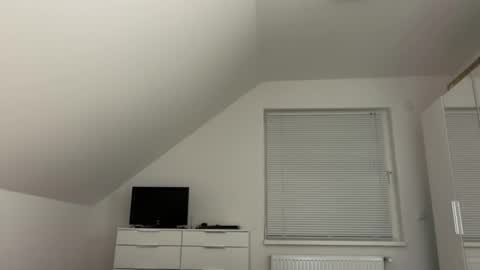 Snapshot of zzz123_cam chatting on May 15, 3:41 pm zzz123_cam online show from May 15, 3:41 pm