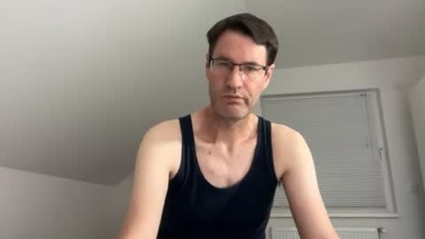 Snapshot of zzz123_cam chatting on July 19, 2:43 pm zzz123_cam online show from July 19, 2:43 pm