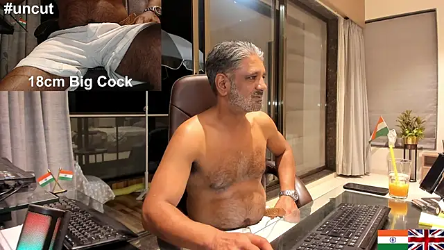 Snapshot of OnlineBossUK chatting on February 26, 1:32 am OnlineBossUK online show from February 26, 1:32 am