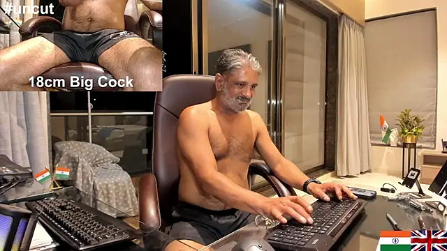 Snapshot of OnlineBossUK chatting on February 27, 4:43 pm OnlineBossUK online show from February 27, 4:43 pm