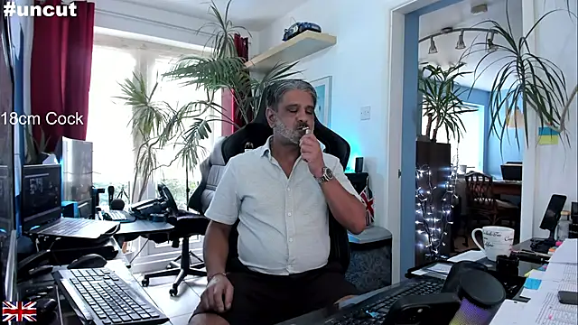 Snapshot of OnlineBossUK chatting on September 10, 3:45 pm OnlineBossUK online show from September 10, 3:45 pm