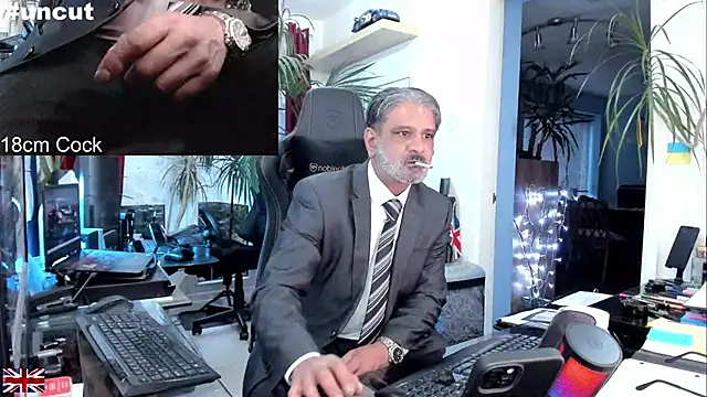 Snapshot of OnlineBossUK chatting on September 17, 6:09 pm OnlineBossUK online show from September 17, 6:09 pm