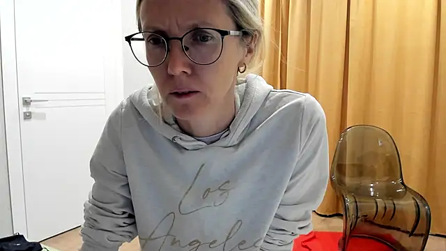 angelmommu online show from October 14, 4:57 am