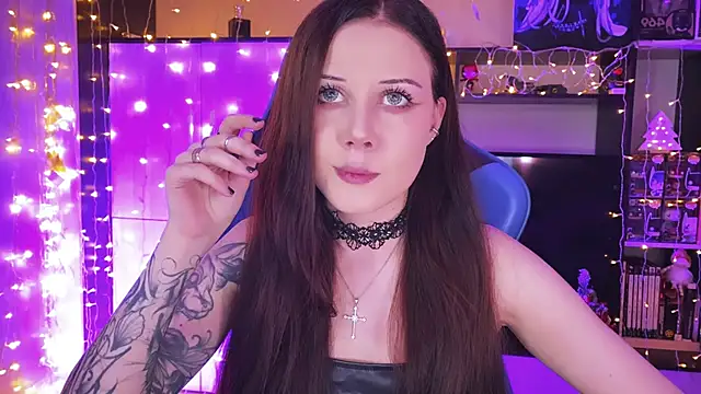 Snapshot of jasminevine chatting on December 13, 3:49 am jasminevine online show from December 13, 3:49 am