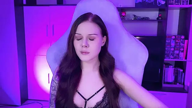 Snapshot of jasminevine chatting on January 4, 4:33 am jasminevine online show from January 4, 4:33 am