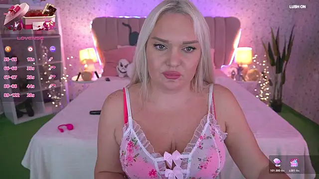 Snapshot of MissyMartinez chatting on October 22, 2:28 pm MissyMartinez online show from October 22, 2:28 pm