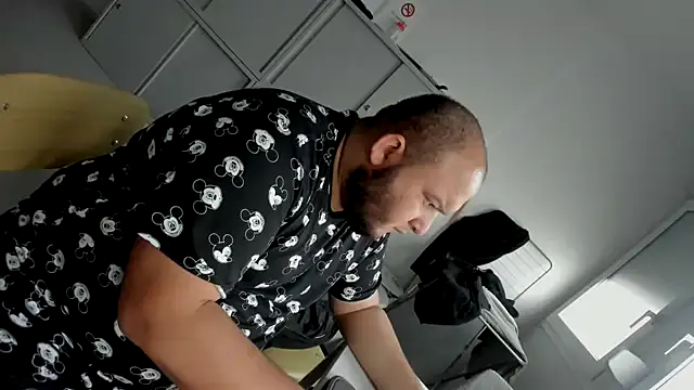 Snapshot of genderfluidco2 chatting on January 19, 3:21 pm genderfluidco2 online show from January 19, 3:21 pm