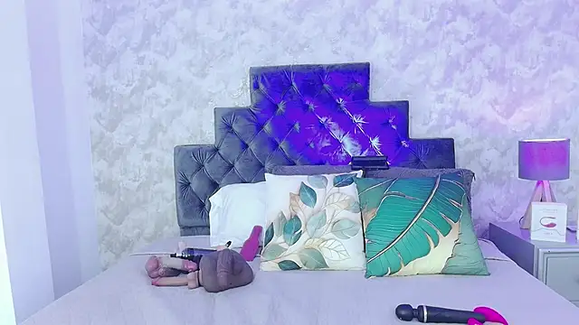 Snapshot of elizabeth_coleman chatting on April 23, 10:23 pm elizabeth coleman online show from April 23, 10:23 pm