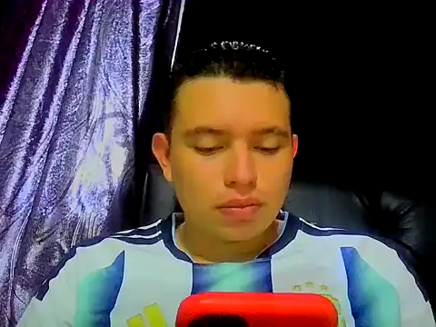 Snapshot of mons41 chatting on June 25, 7:18 pm mons41 online show from June 25, 7:18 pm