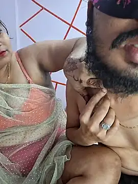 Snapshot of MOM-SUN-COUPLE chatting on March 6, 5:00 pm MOM-SUN-COUPLE online show from March 6, 5:00 pm