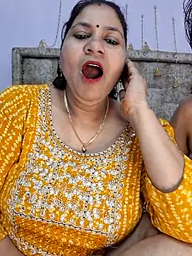 Snapshot of MOM-SUN-COUPLE chatting on March 16, 5:07 pm MOM-SUN-COUPLE online show from March 16, 5:07 pm