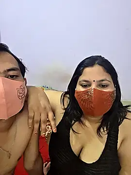 Snapshot of MOM-SUN-COUPLE chatting on September 9, 9:09 am MOM-SUN-COUPLE online show from September 9, 9:09 am