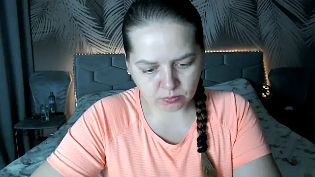 uliastar online show from December 1, 7:35 am