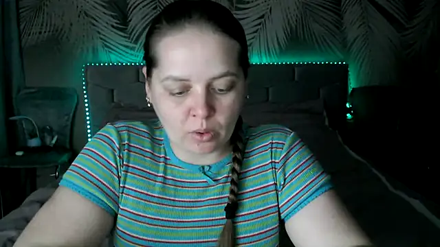 uliastar online show from March 31, 7:20 am