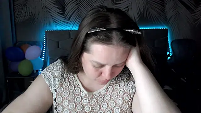 Snapshot of uliastar chatting on June 5, 6:52 am uliastar online show from June 5, 6:52 am