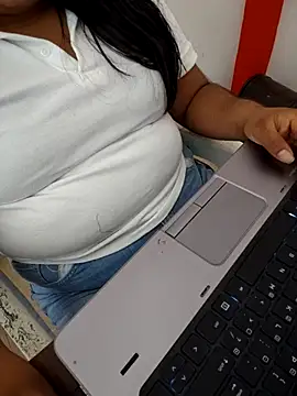 Snapshot of FerLu8 chatting on April 15, 4:58 pm FerLu8 online show from April 15, 4:58 pm