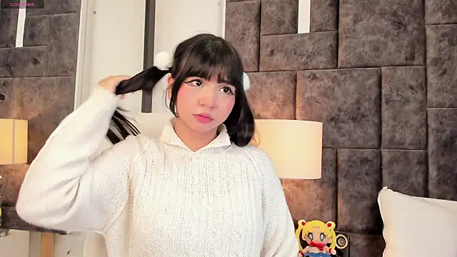 Snapshot of Petit-Rosse chatting on December 13, 2:43 am Petit-Rosse online show from December 13, 2:43 am