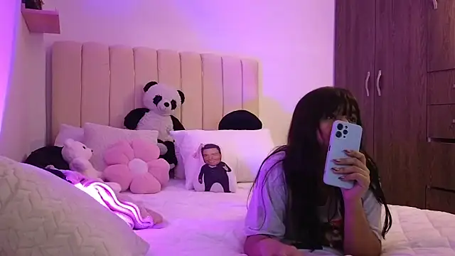 Snapshot of Petit-Rosse chatting on September 21, 4:36 am Petit-Rosse online show from September 21, 4:36 am